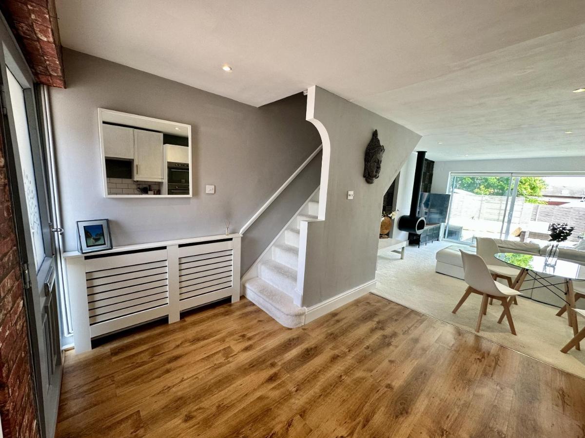 Fantastic 2-Bed House With Parking - Hosted By Hutch Lifestyle Villa Leamington Spa Ngoại thất bức ảnh