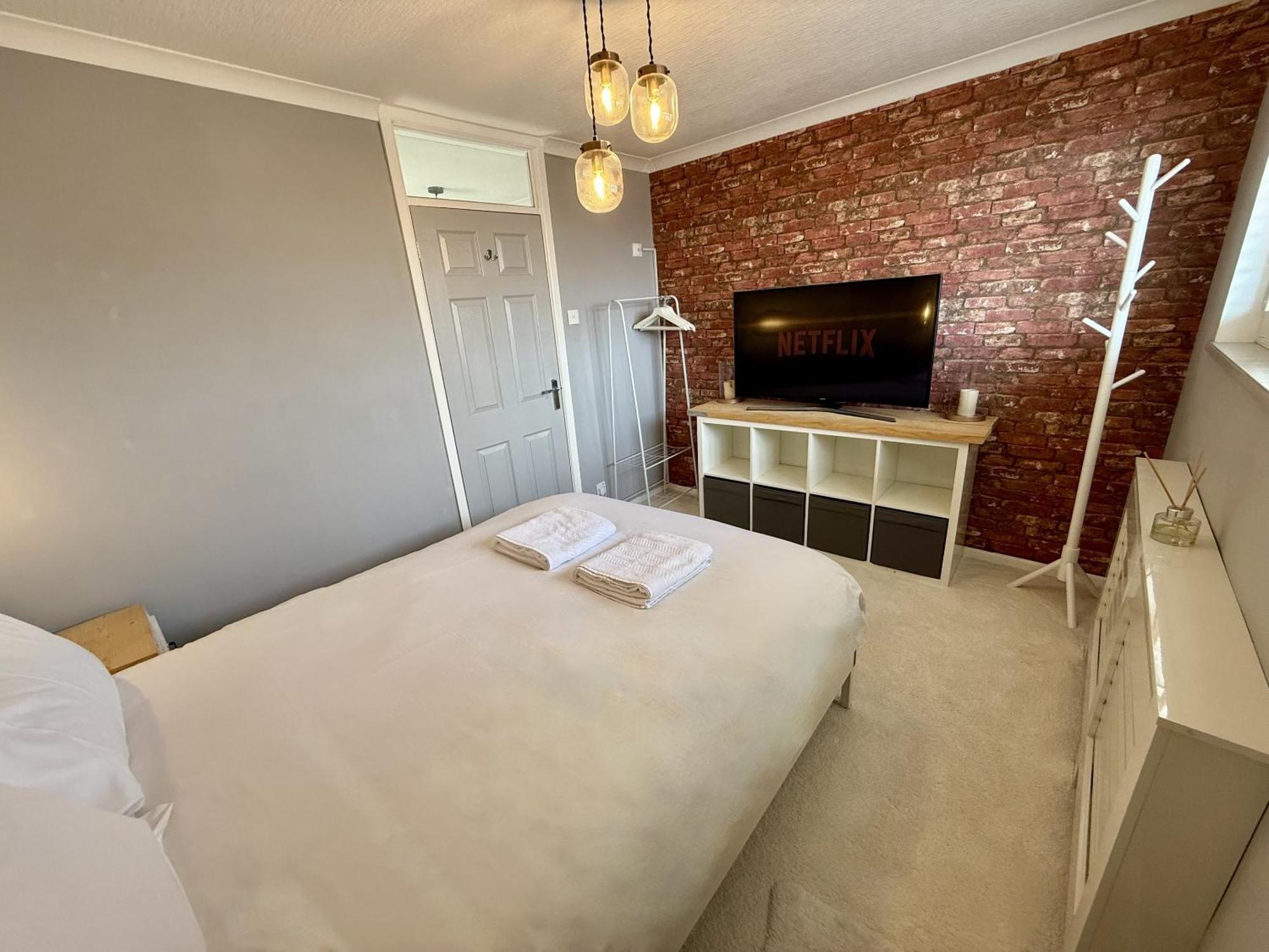 Fantastic 2-Bed House With Parking - Hosted By Hutch Lifestyle Villa Leamington Spa Ngoại thất bức ảnh